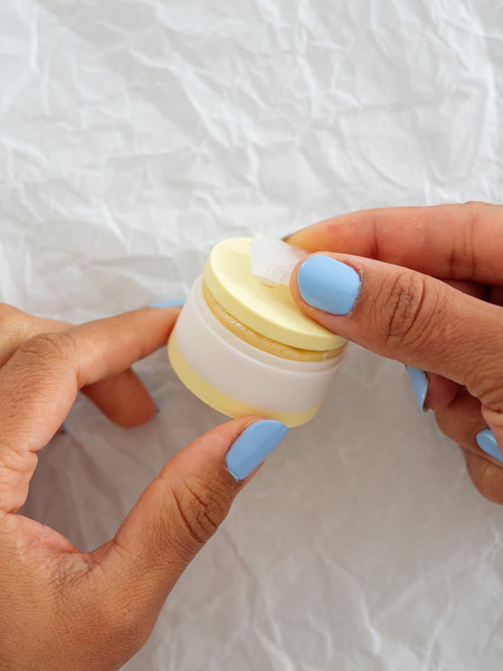 Rotation du tampon pour le détacher de la pâte